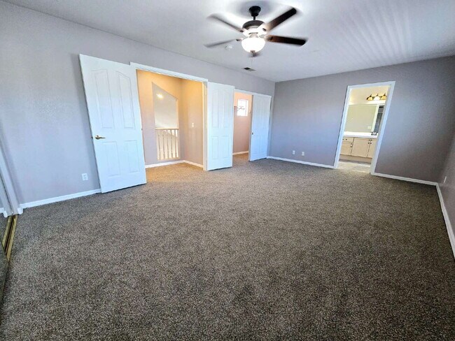 Building Photo - "Spacious 3-Bed Oasis with 2.5 Baths on Funston Way, Las Vegas - 2,264 Sq. Ft. of Comfort!"