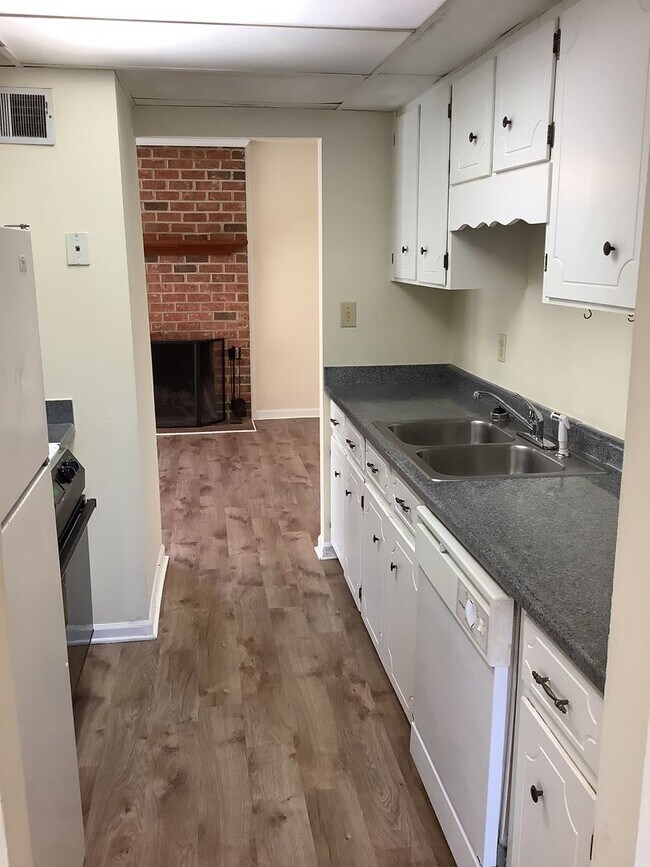 Building Photo - SLEEPY CREEK DR - 270/272