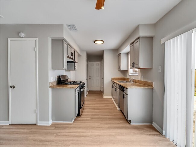 Building Photo - 4003 Swinden Dr
