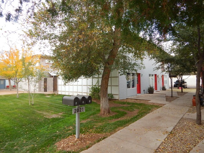 Building Photo - 2021 S Granada Dr