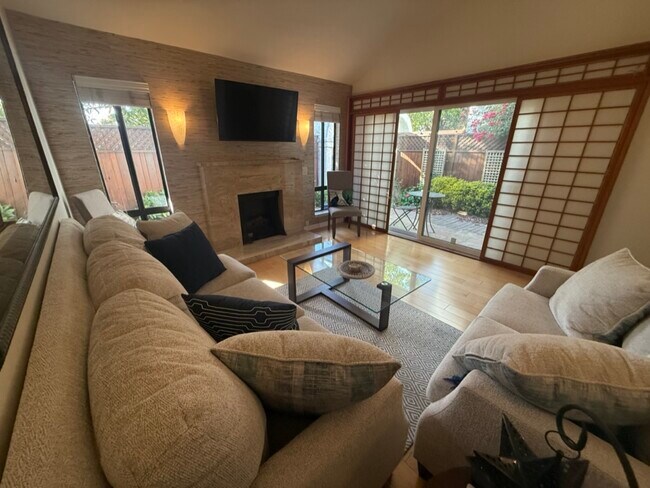 Building Photo - 19 Mission Plaza Dr