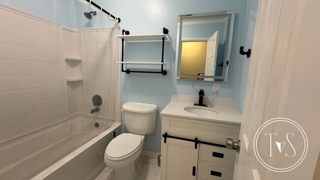 Building Photo - RATE DROP ALERT (was $2000/month) & SUMMER...