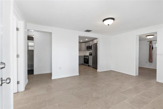 Building Photo - 8623 Parkway Cir