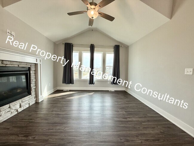 Building Photo - $500 off Move In Special on 4-bedroom, 3-b...