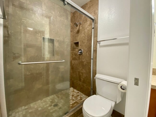 Building Photo - Newly Renovated Condo with NEW KITCHEN! - ...