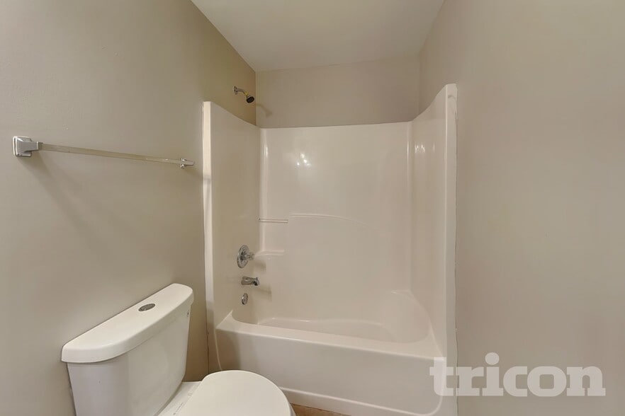Building Photo - 1571 English Manor Cir