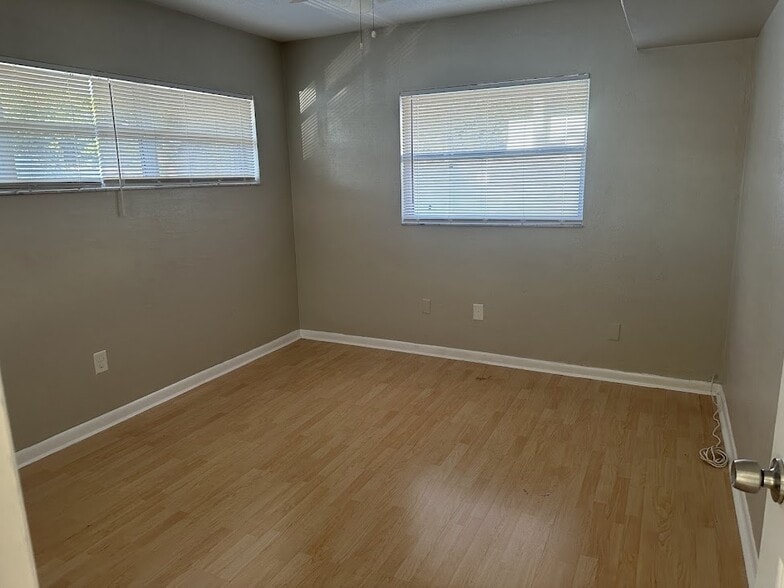 Building Photo - 3369 Barnsdale Dr