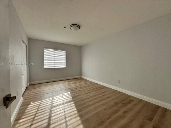 Building Photo - 17425 NW 75th Pl