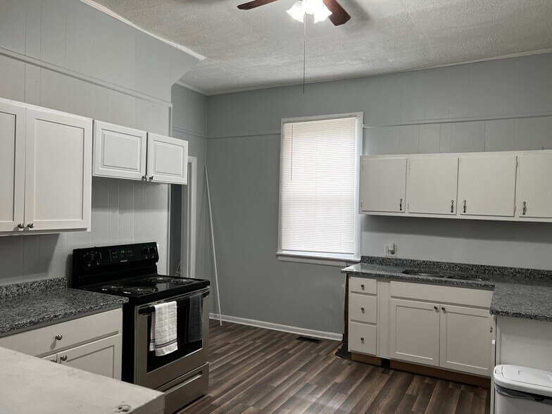 Building Photo - 238 N Church St