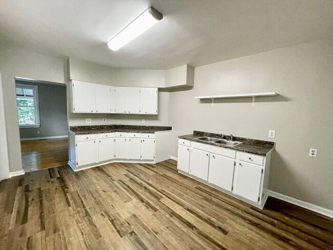 Building Photo - West Columbia-Offering Self Guided Tour with RENTLY!