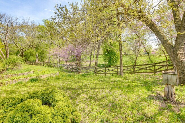 Building Photo - 30W777 Shoe Factory Rd