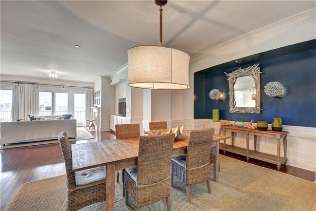 Building Photo - 10 Marina Dr