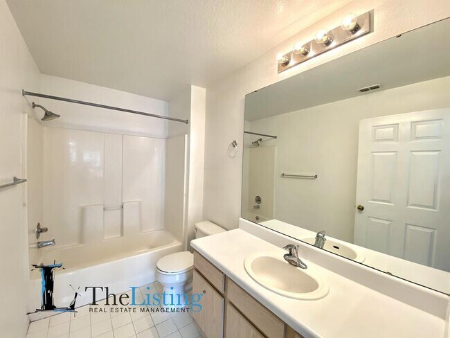 Building Photo - 5459 Vineland Rd