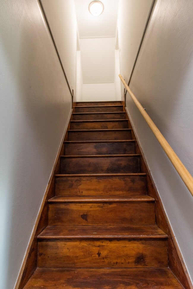 Building Photo - 1353 Bissell St