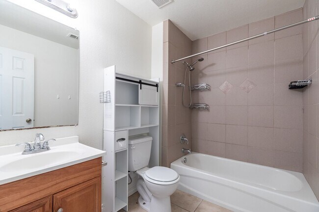 Building Photo - 3310 Silver Oaks Dr