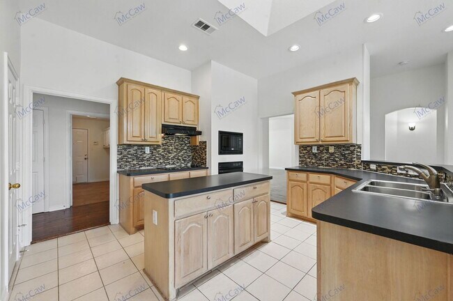Building Photo - 544 Layton Dr