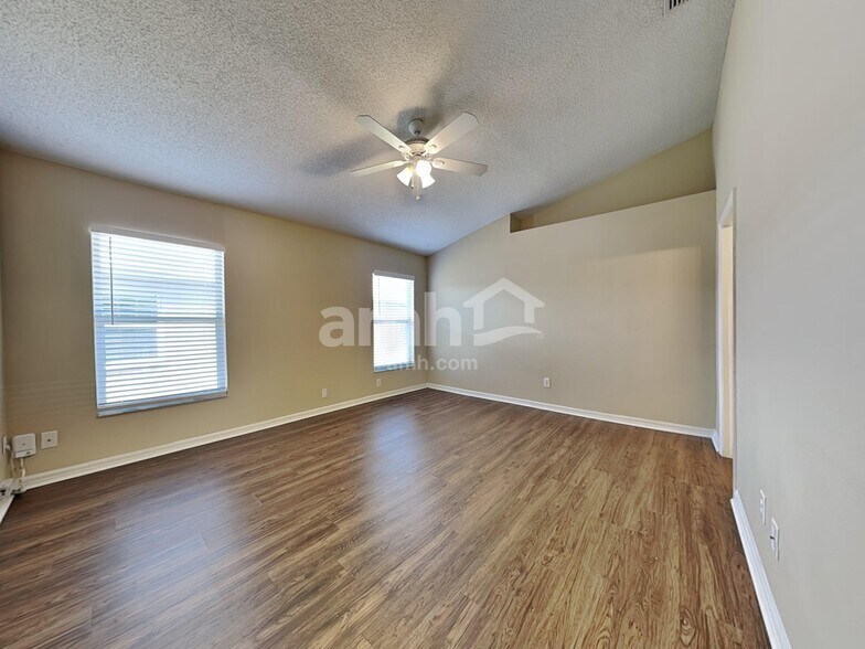 Building Photo - 12517 Midpointe Dr