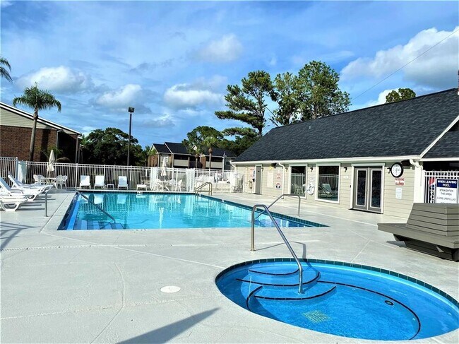 Building Photo - 1400 Gandy Blvd N