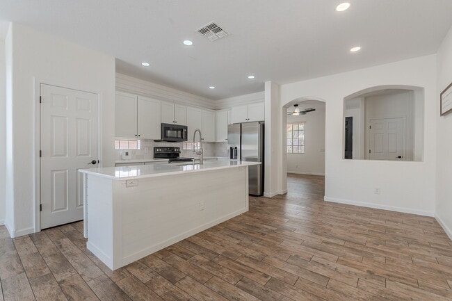 Building Photo - 4133 S Ponderosa Dr