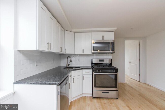 Building Photo - 2031 E Susquehanna Ave