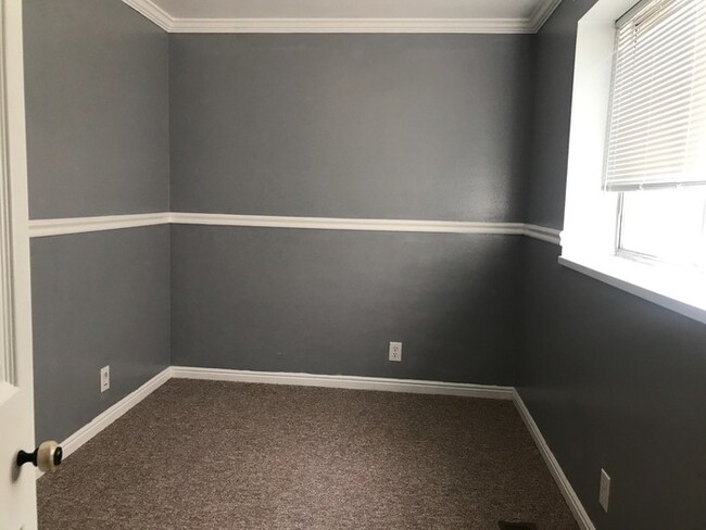 Building Photo - Adorable Basement Apartment in Central Orem