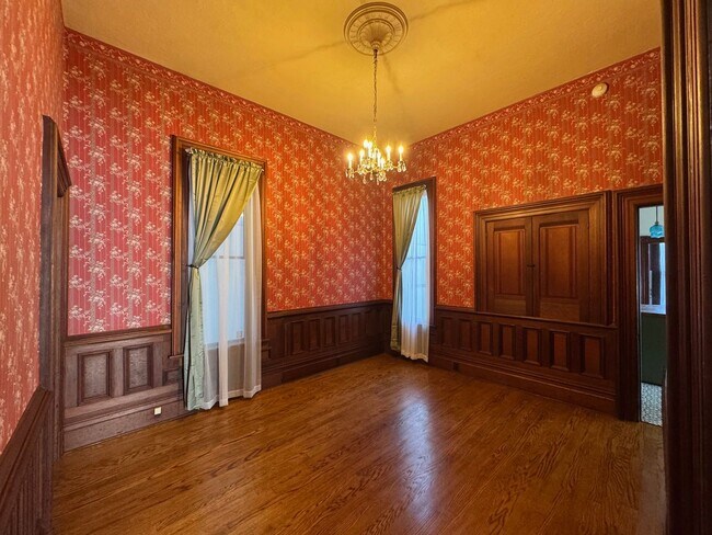 Building Photo - 801 Summer St