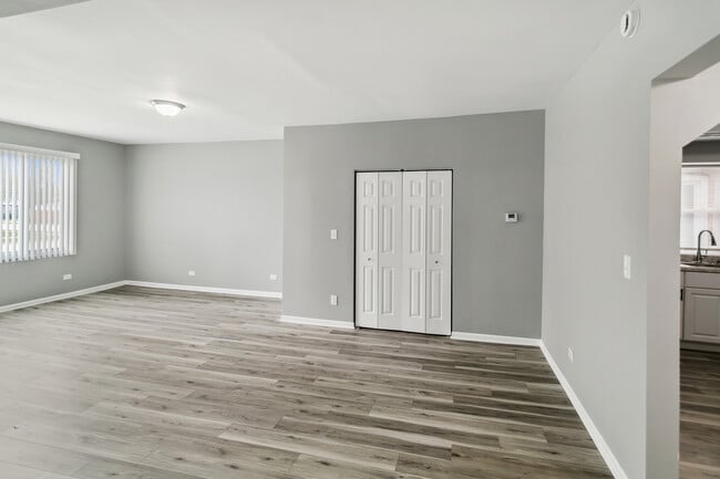 Building Photo - 9305 S Homan Ave