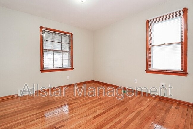 Building Photo - 6207 Gerald Ave