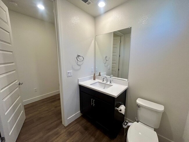 Building Photo - Centrally Located Santa Clara Townhouse