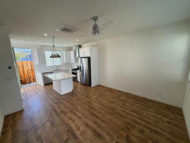 Building Photo - 2 bedroom | 2.5 bathroom | Single family h...