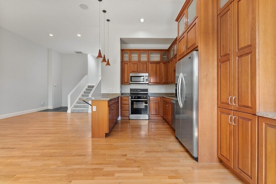 Primary Photo - 403 Marlborough St