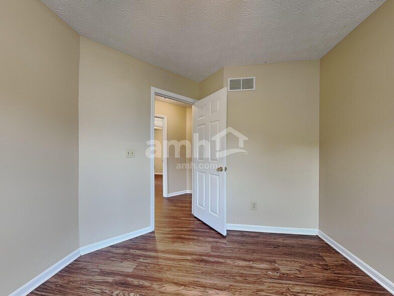 Building Photo - 531 Sherman Dr