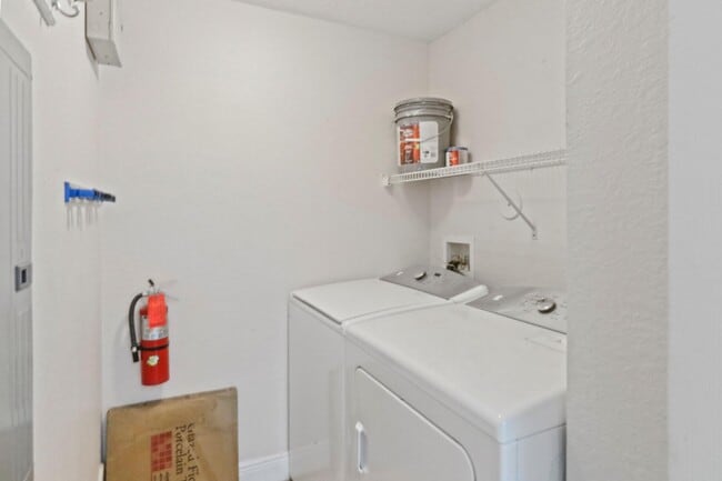 Building Photo - 3019 Alcazar Pl
