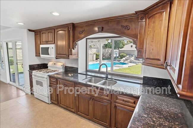 Building Photo - 28012 Florence Ln