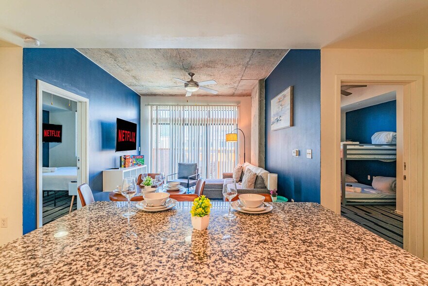 Building Photo - 333 E Roosevelt St