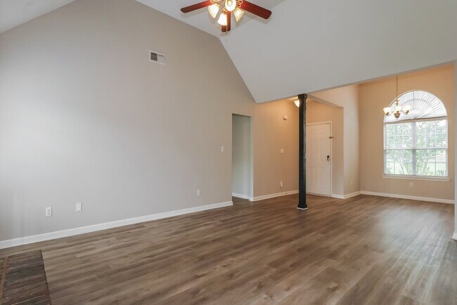 Building Photo - 80 Tate Dr