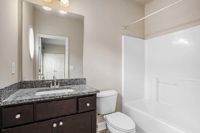 Building Photo - 612 Luckett Ct
