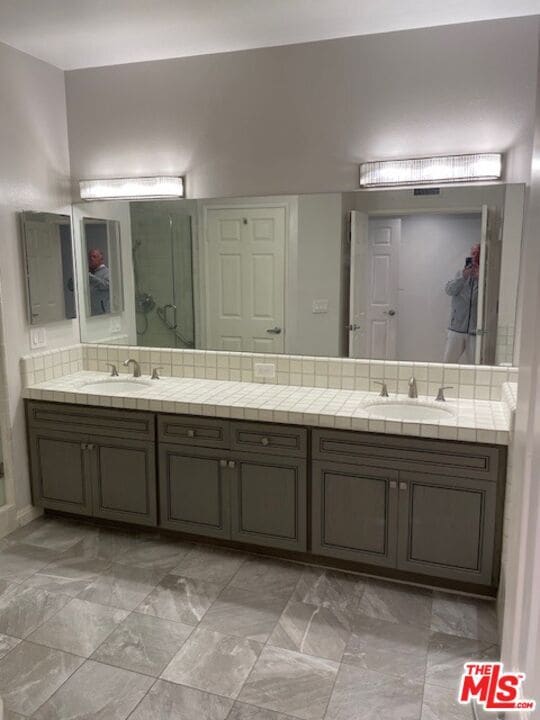 Building Photo - 4338 Redwood Ave