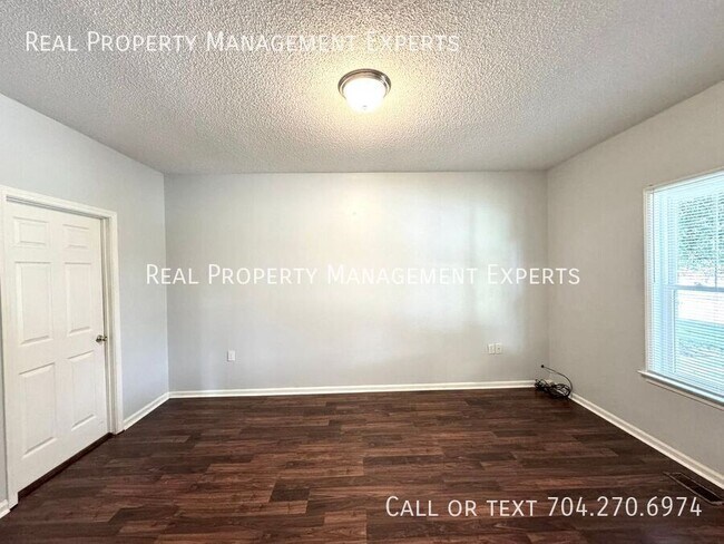 Building Photo - 507 Brookwood St