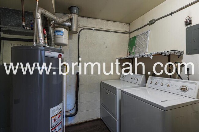 Building Photo - 1877 Osage Orange Ave S