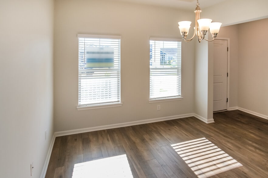 Building Photo - 212 Craigflower Ct