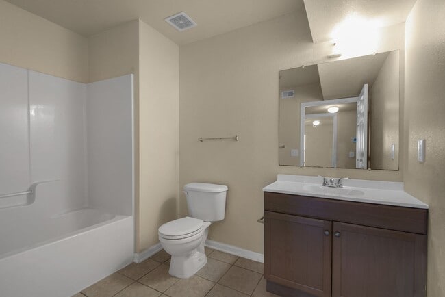 Building Photo - Spacious Ground Floor 3B/2B Unfurnished Condo Near the Beach in the Heart of Destin!