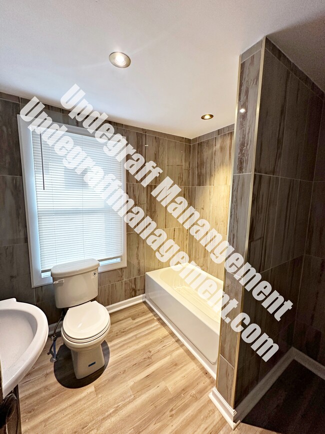 Building Photo - 174 Milton St