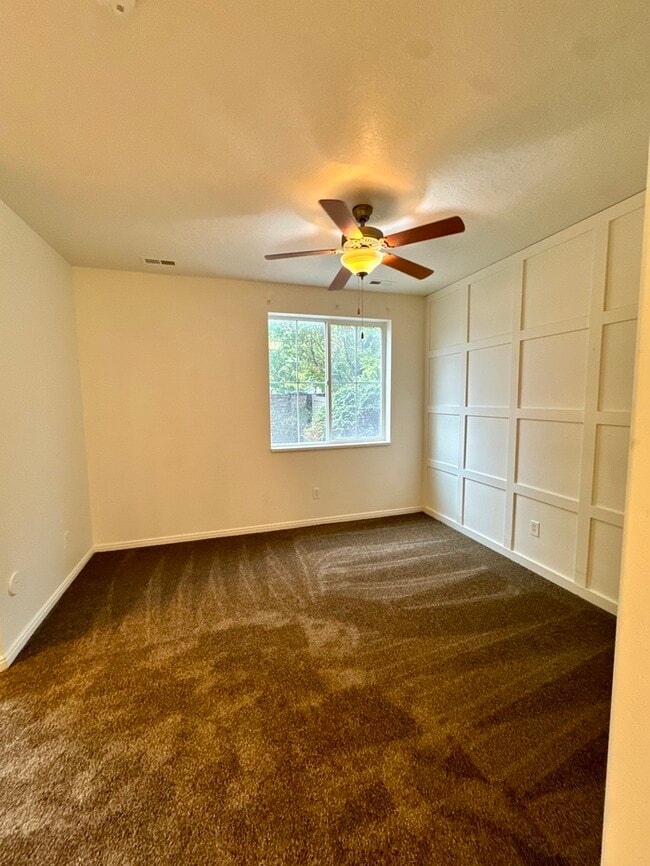 Building Photo - Your Next Home Awaits!