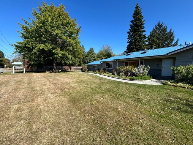 Building Photo - 5166 Graveline Rd