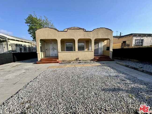 Building Photo - 1048 W 62nd St