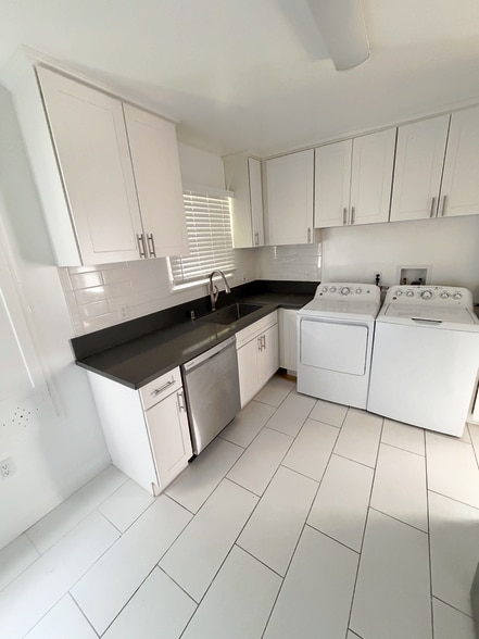 Building Photo - 5427 Kinston Ave