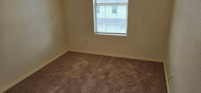 Building Photo - 4003 Nadine Dr