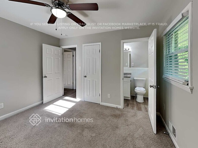 Building Photo - 3582 Highwood Dr SW