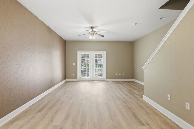 Building Photo - Conveniently located condo in Grantwood